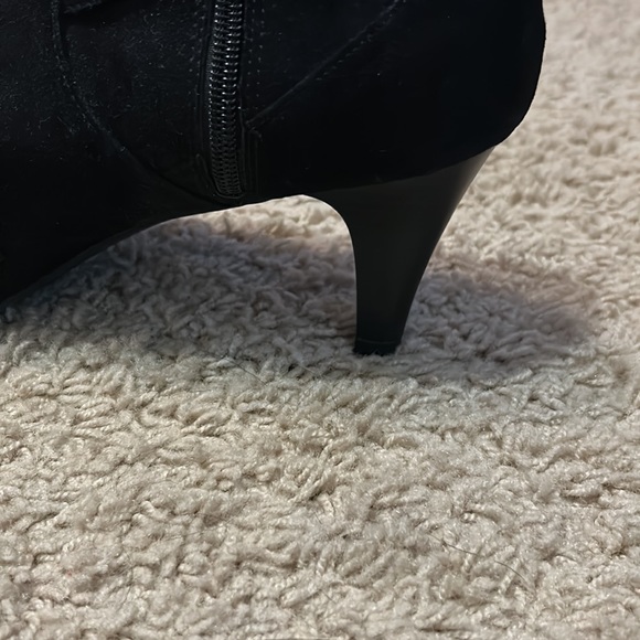 Women’s black booties! - Picture 4 of 4